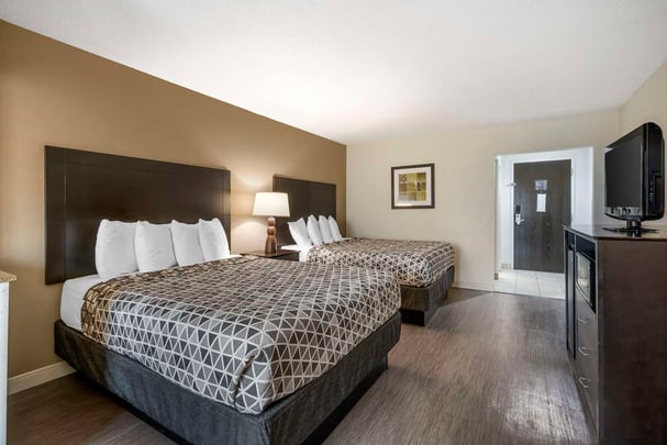 2 Queen Bed Room