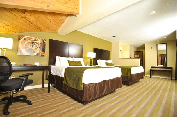 Four Queen Family Room