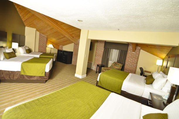 Four Queen Family Room