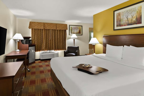 King Suite, Smart TV, Whirlpool Tub