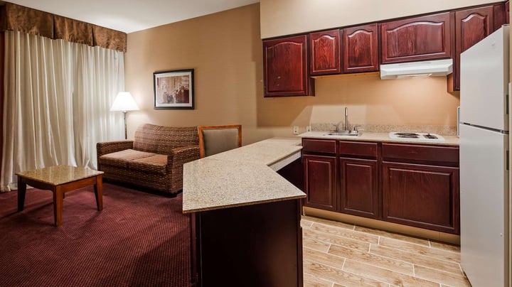 King Guest Suite with Kitchen