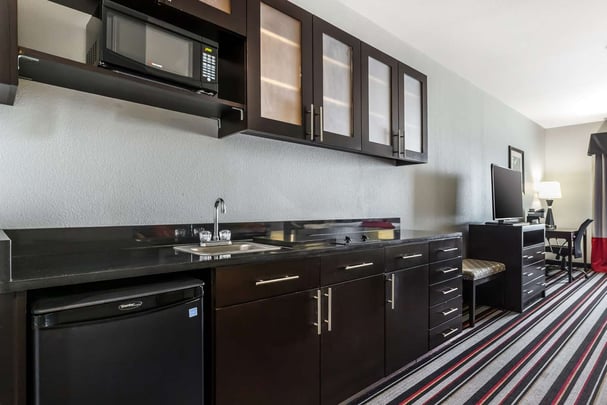 King Suite w/ Kitchenette