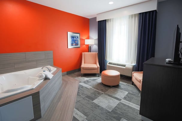 King Whirlpool Suite