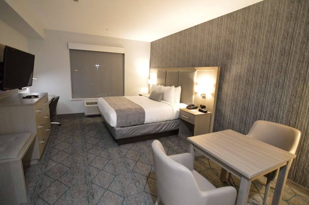 King with Kitchenette