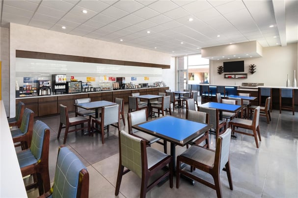 Breakfast with seating