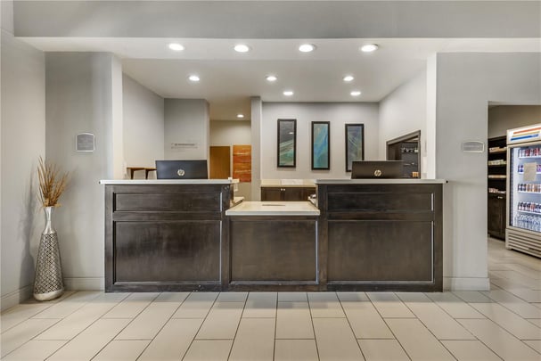 BW Plus Pauls Valley Lobby