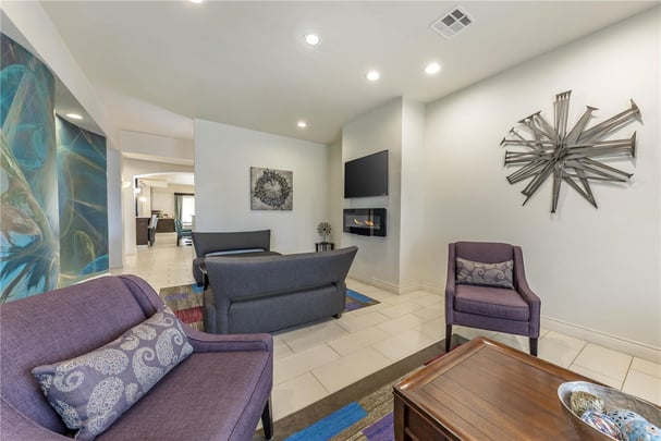 BW Plus Pauls Valley Lobby