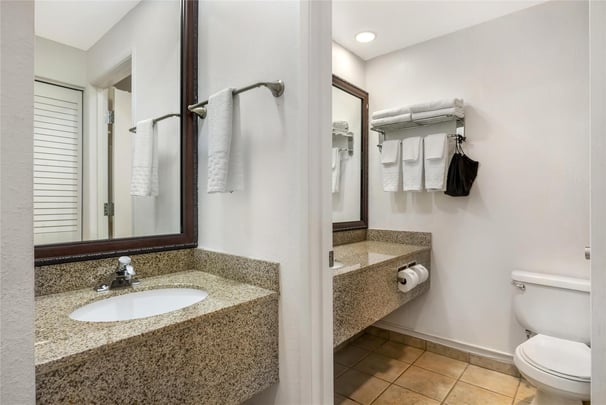 BW Florence OR KingNPBalconyRiverview