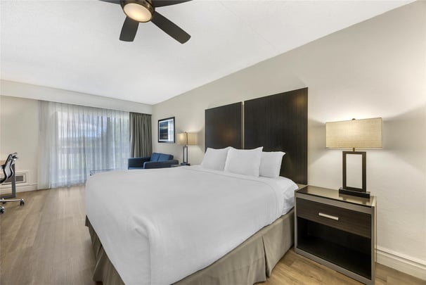 BW Florence OR KingNPBalcony