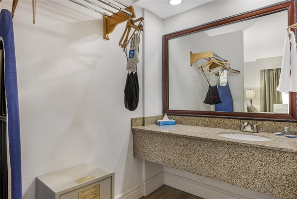 BW Florence OR QueenNPKitchen