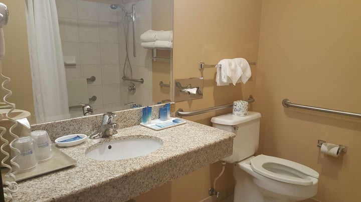 2 Queen Accessible Bathroom