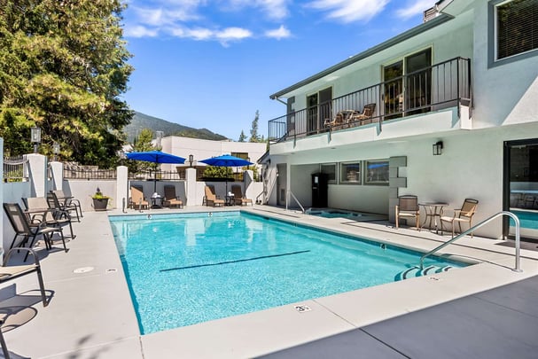 BW GrantsPass OR Pool