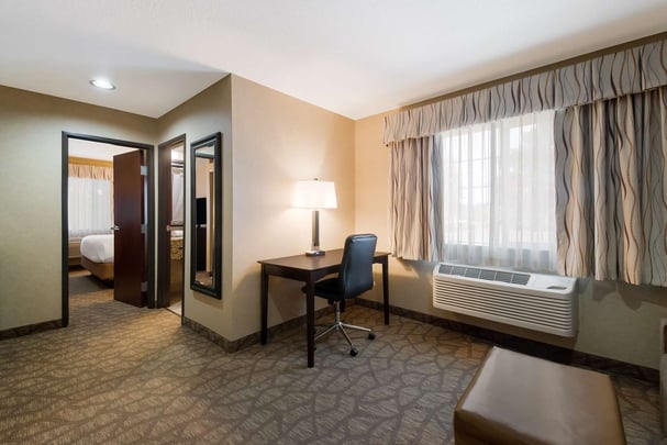 KESN living area w/ desk