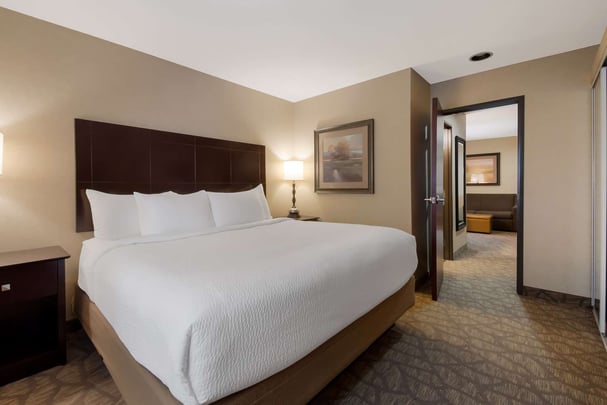 KESN bedroom with living view