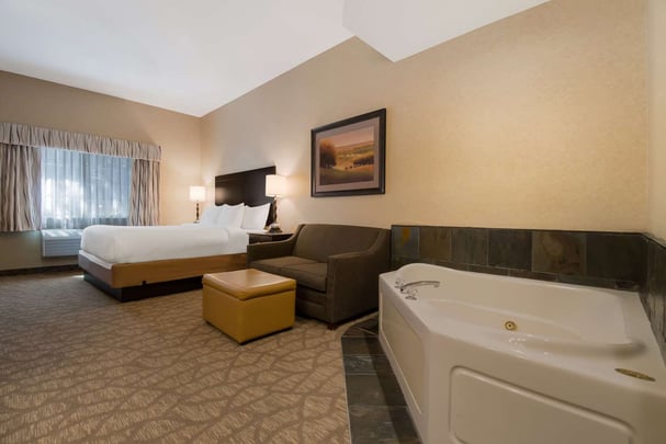 King ADA with whirplool