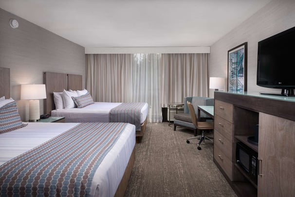 2 Queen Beds Hillside view