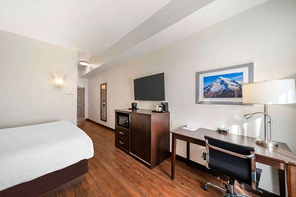 BW WhiteCity Oregon KHRSP