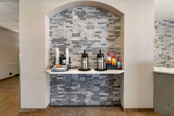 BW WhiteCity Oregon Lobby