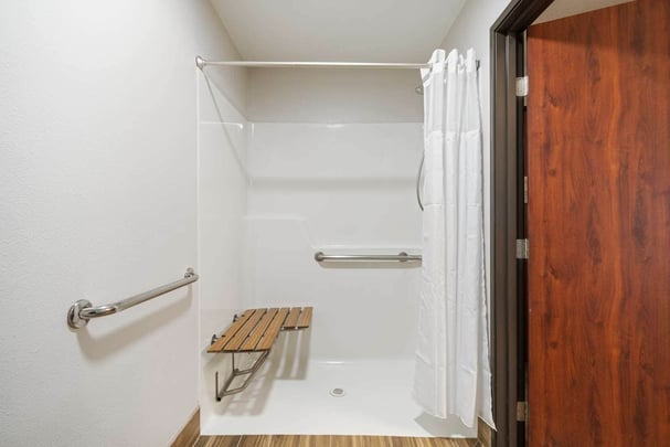 Double Queen ADA Guestroom Bathroom BWLO