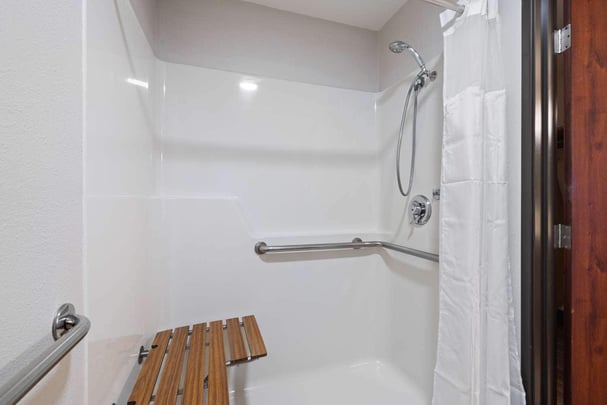 Double Queen ADA Guestroom Bathroom BWLO