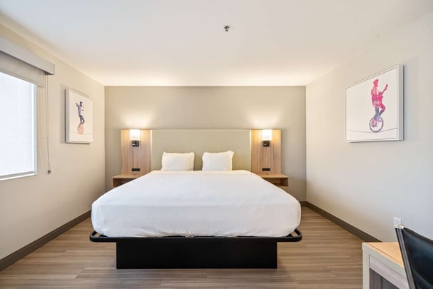 Family Room Guestroom BWLO