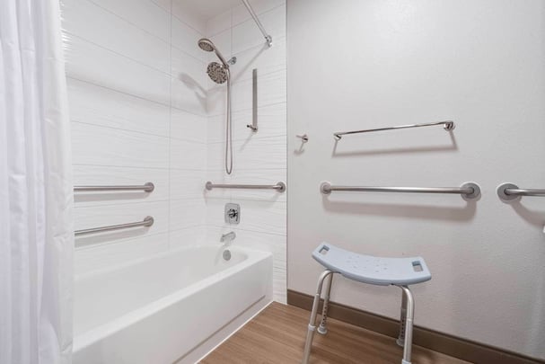 King ADA Guestroom Bathroom BWLO