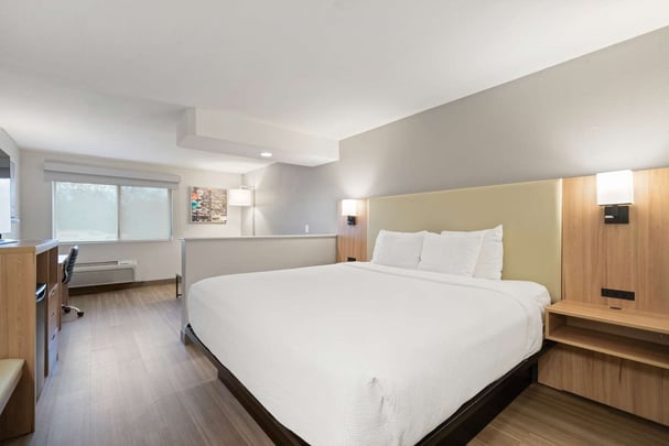 King Suite with Sofa Guestroom BWLO