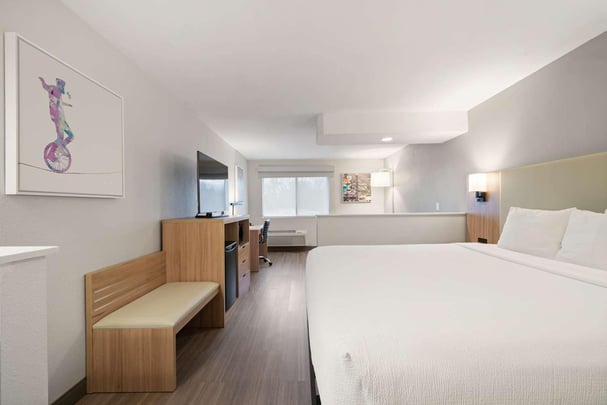 King Suite with Sofa Guestroom BWLO