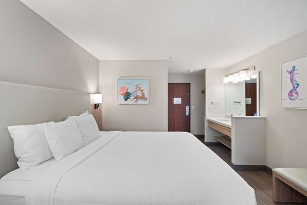 King Suite with Sofa Guestroom BWLO