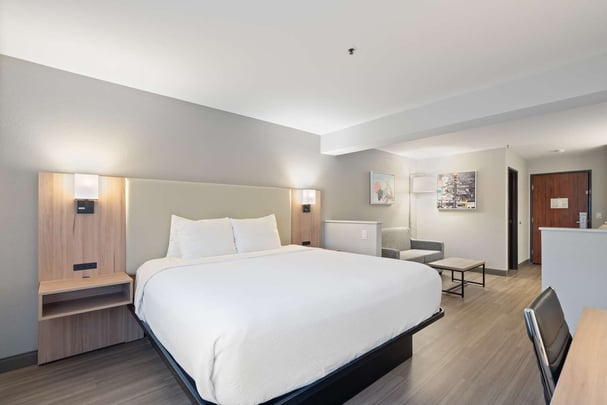 King Suite with Sofa Guestroom BWLO