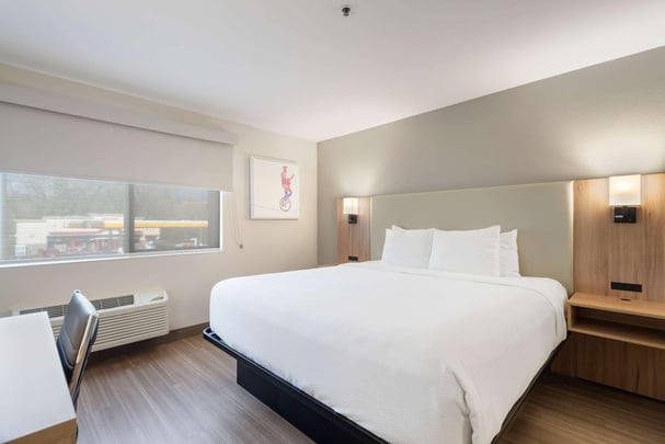 King Suite with Sofa Guestroom BWLO