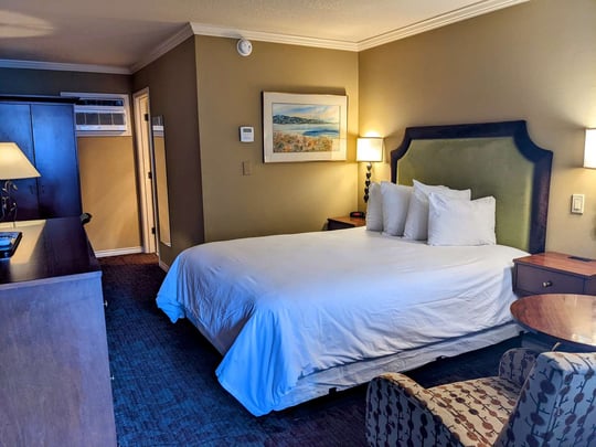 Standard 2 Queen Suite