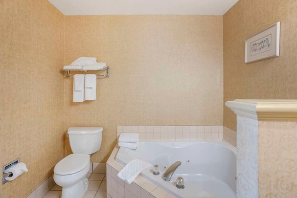 King Suite - Main Building - Guest Bath