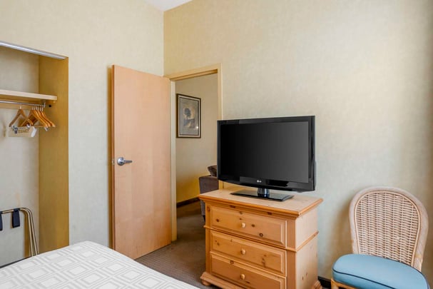 King and Queen Suite - Main Building