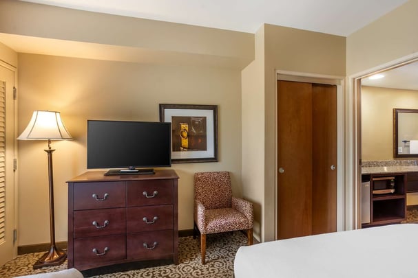 Two Room Suite 2 or 3 Queen Beds