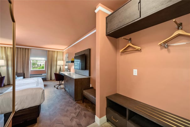 Inn at Lewisburg King RM