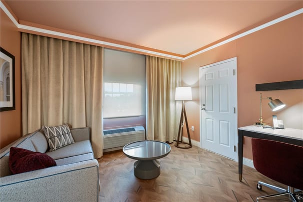 Inn at Lewisburg King RM