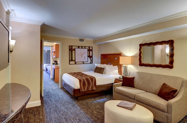 Queen Suite Living Area