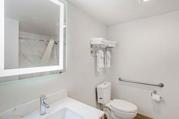 2 QUEEN BEDS,NSMK, WALK IN SHOWER,WIFI,FULL BREAKFAST