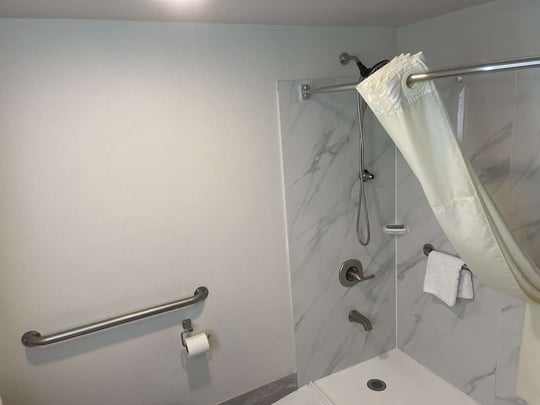 2 QUEEN BEDS,NSMK,MICMIN,WALK IN SHOWER,WIFI,FULL BREAKFAST