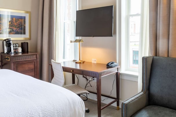 King Bed Guest Room facing Chestnut Street