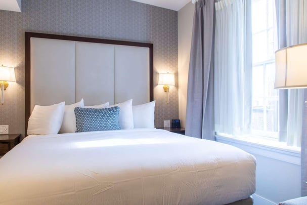 King Interior with Sofa Sleeper