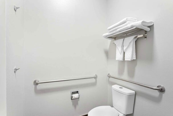 Accessible 2 Queen Tub