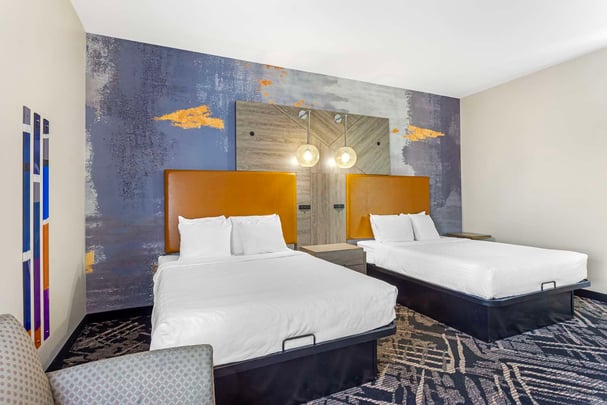 Accessible 2 Queen Tub