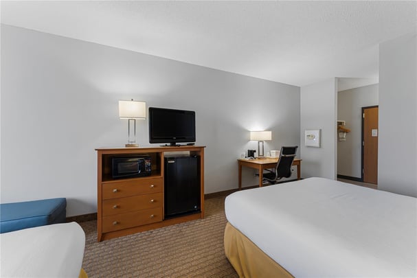 2 Queen Bed Room Smoking