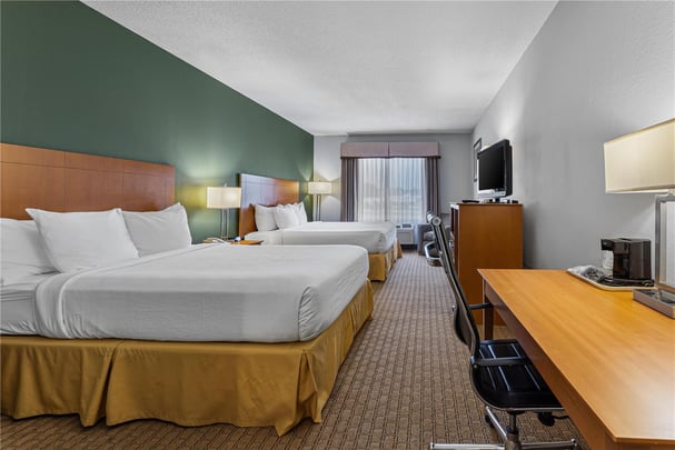 2 Queen Bed Room Smoking