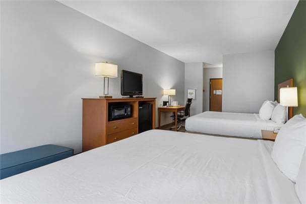 2 Queen Bed Room Smoking