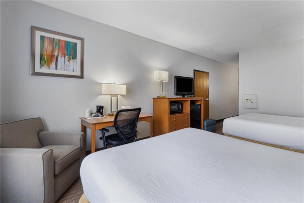 Accessible 2 Queen Smoking