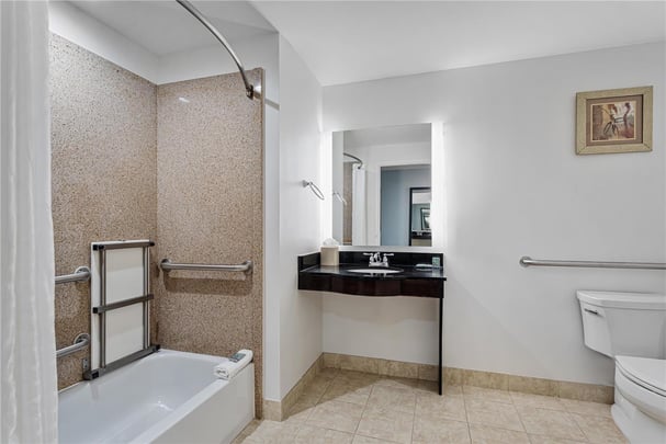 Accessible 2 Queen Smoking