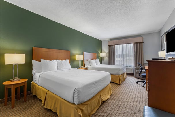 Accessible 2 Queen Smoking